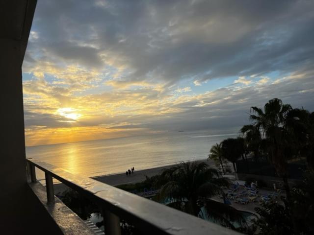 Hotel Ocean Manor Tiki Sunset Retreat Lauderdale-by-the-Sea Esterno foto